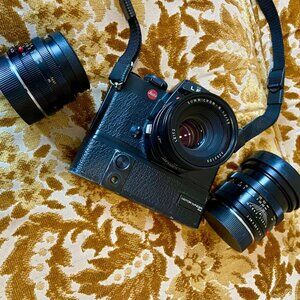 Leica R5 35mm camera, Leitz 35-70 F1:3.5 lens, Leitz UV & Leica DB 2 back & More